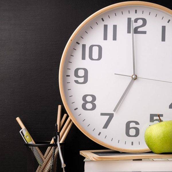 schooltijden de buytenkans Composed stacked books with clock and fresh apple in arrangement with school stationery. ; Shutterstock ID 768035833; Purchase Order: TODAY.com; Segment/Job: ; Client/Licensee: ; Other: